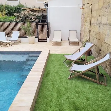Maison 1634 - Climatisation, piscine, parking, centre ville, petit-dejeuner compris-3